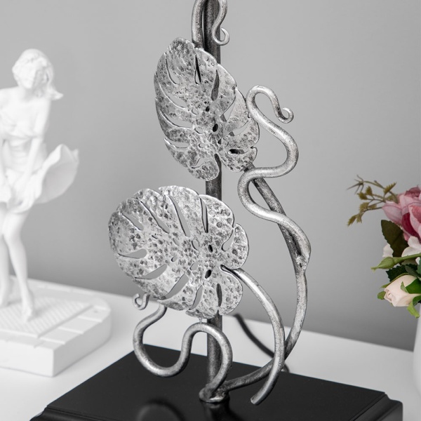 Настольная лампа Monstera Deliciosa (Монстера) Черный Античное серебро с абажуром Сити Белый Настольная лампа Monstera Deliciosa (Монстера) Черный Античное серебро с абажуром Сити Белый